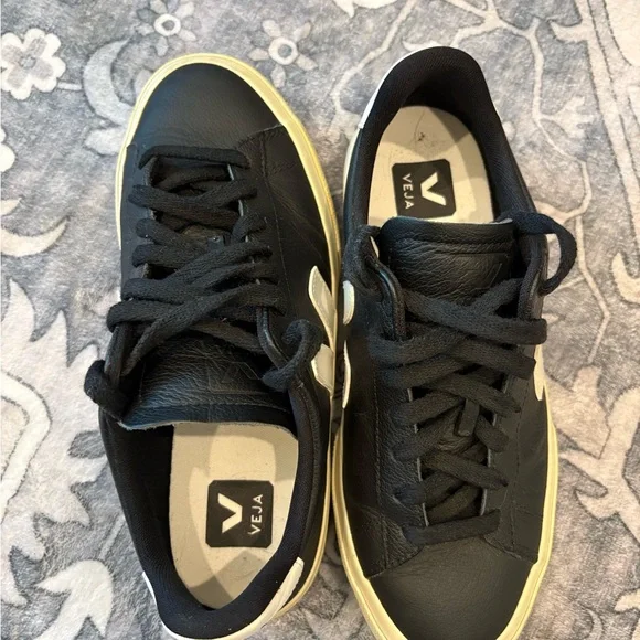 Veja Black and Cream Campo sneakers - Picture 2 of 7